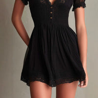 Black Mini Dress | Prodotto in Pizzo con Scollo a V
