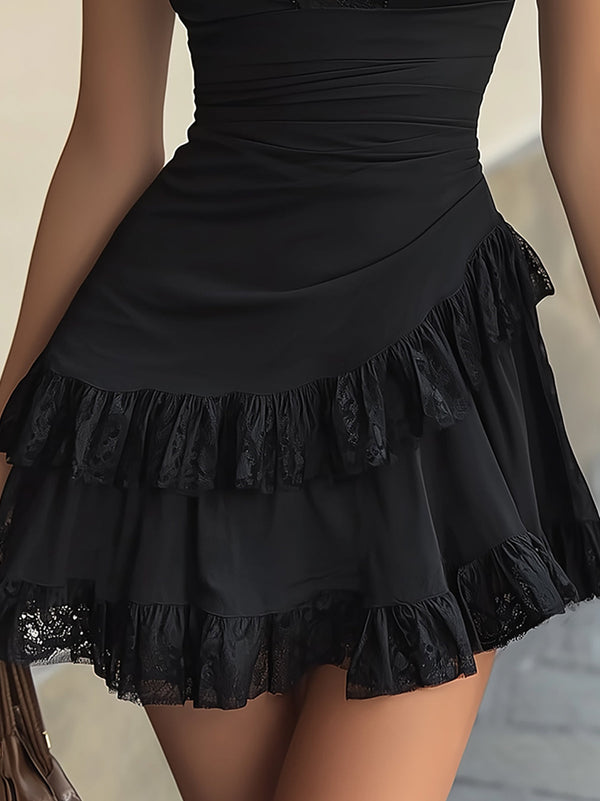 Estelle | Abito Mini in Pizzo Nero con Scollo a V con Volant