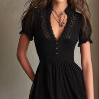 Black Mini Dress | Prodotto in Pizzo con Scollo a V