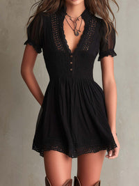 Black Mini Dress | Prodotto in Pizzo con Scollo a V